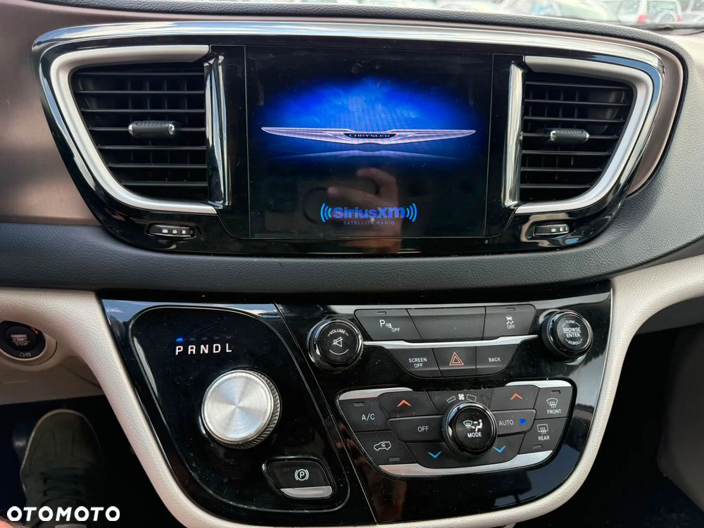 Chrysler Pacifica - 16