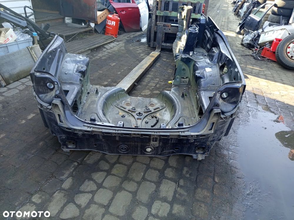 PAS TYLNY Z BŁOTNIKAMI  WANNĄ VW EOS - 6