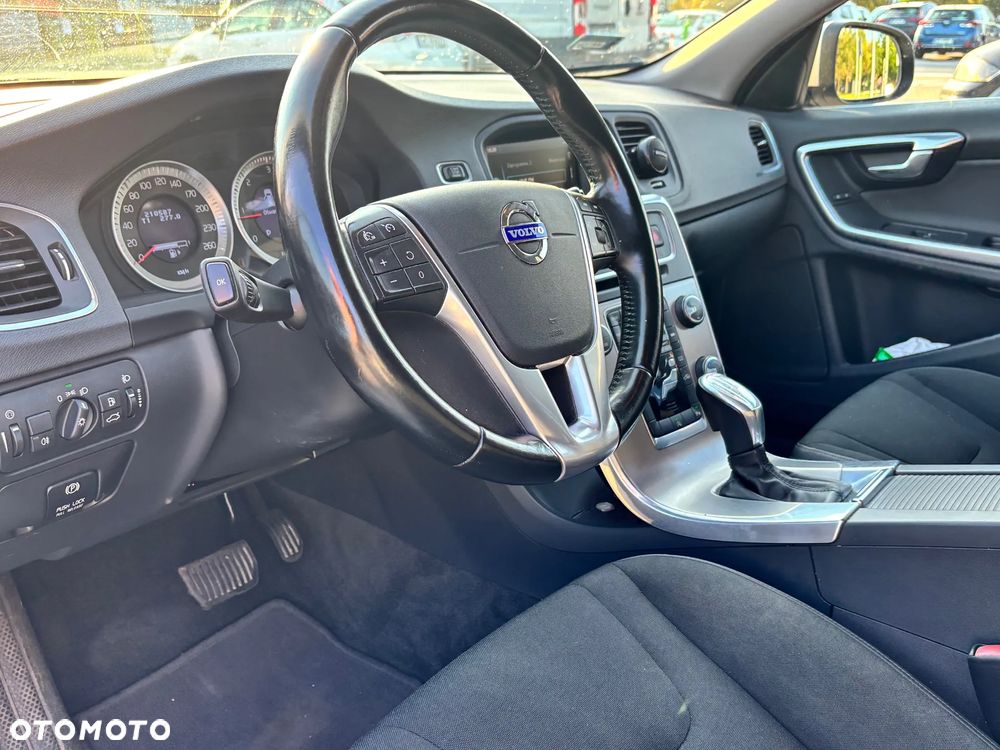 Volvo V60 D3 Momentum - 9