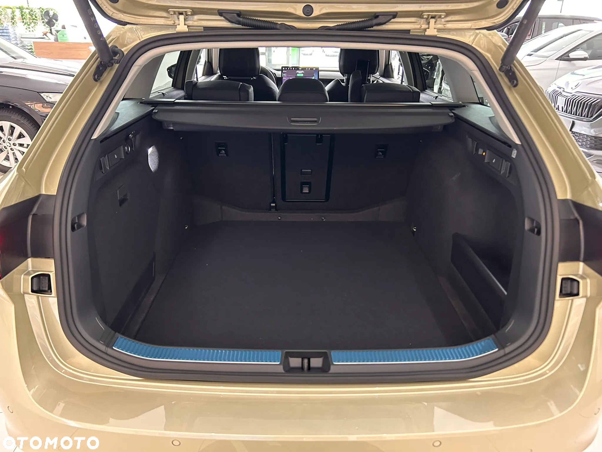 Skoda Superb 2.0 TDI SCR 4x4 L&K DSG - 12