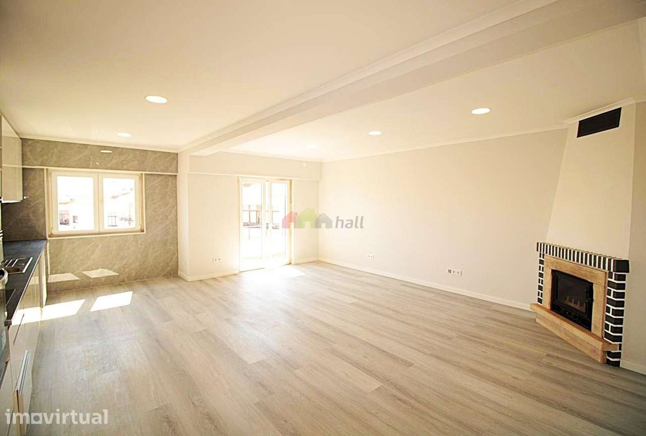Apartamento T4, 3º andar, Totalmente Remodelado na Amora - Grande imagem: 3/31