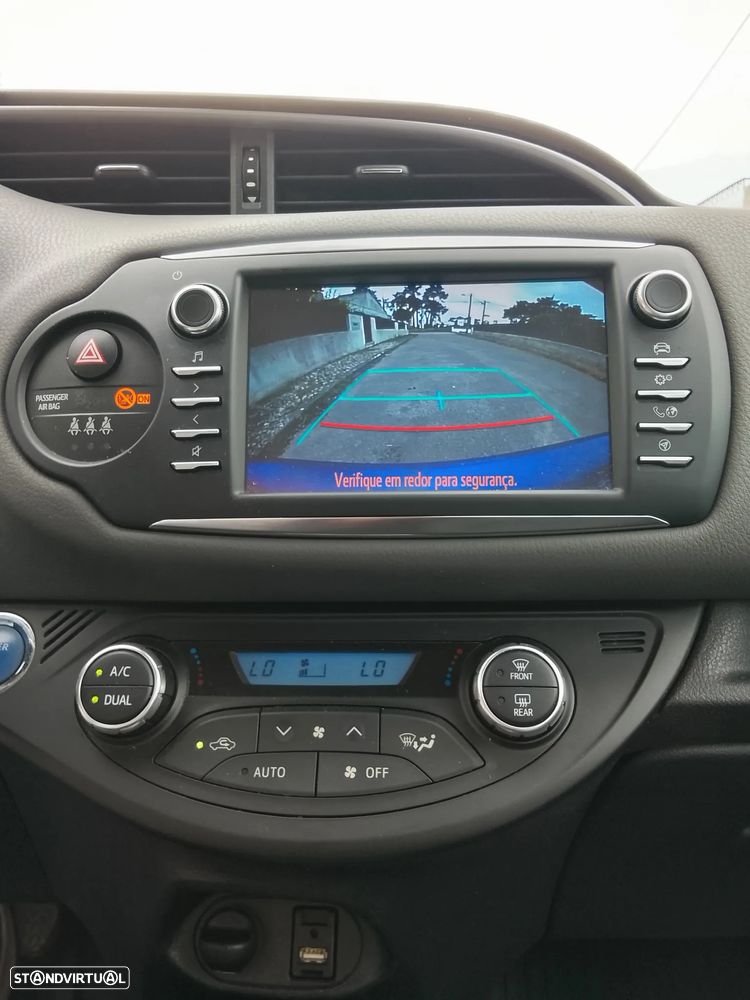 Toyota Yaris 1.5 HSD Comfort+P.Style - 13