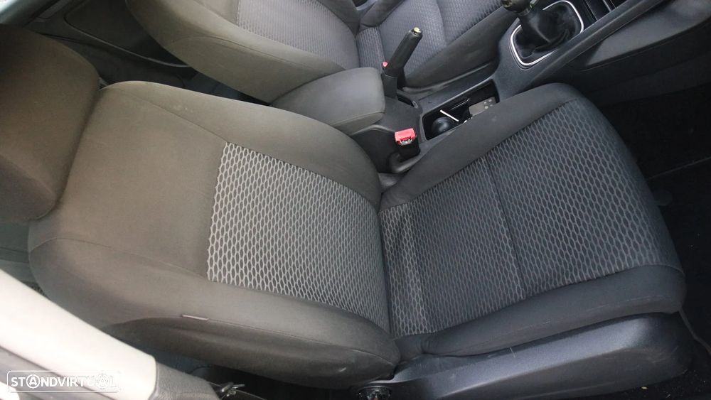 VW Jetta 1.6 TDi Confortline - 22