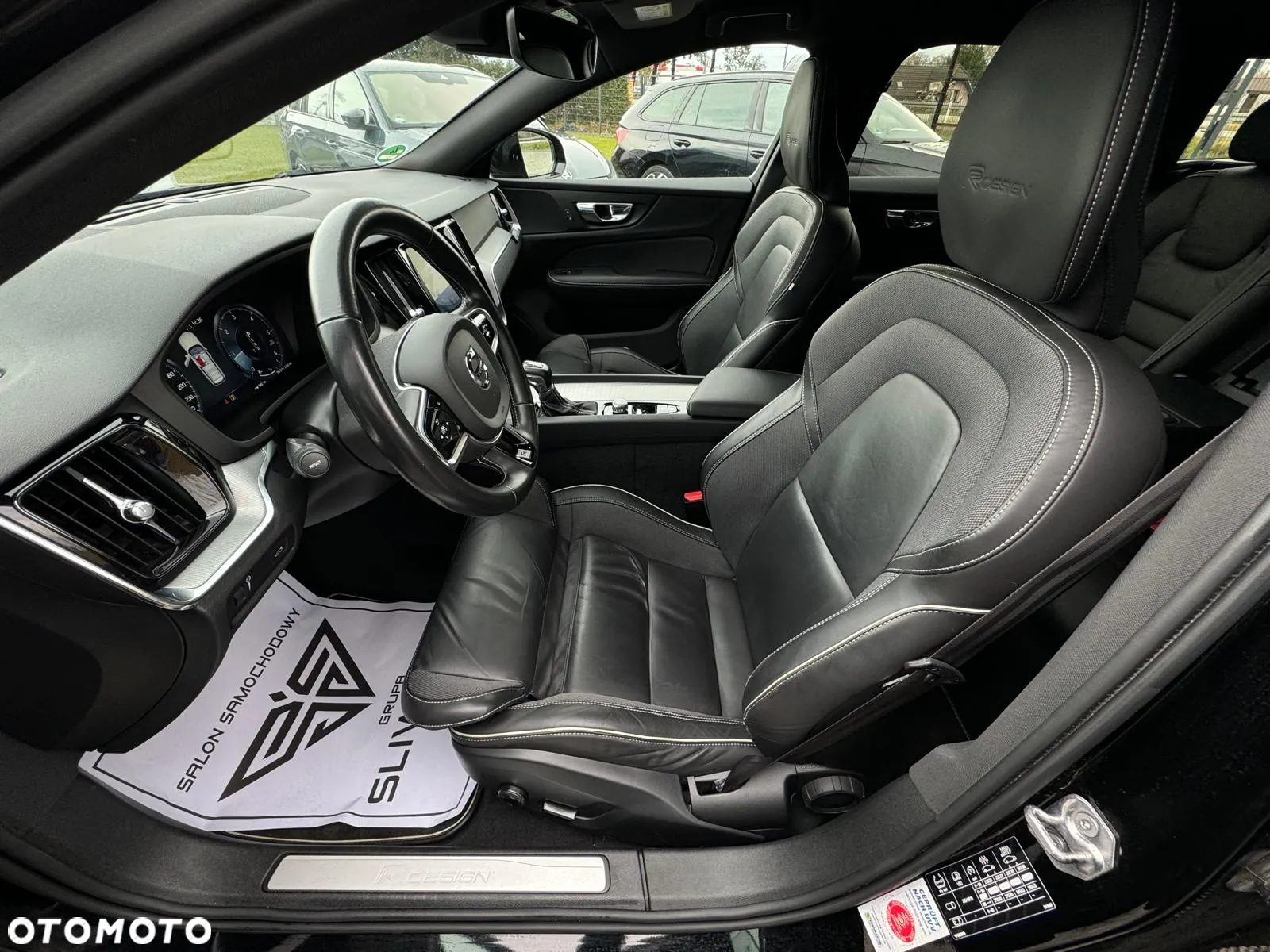 Volvo V60 D4 AWD Geartronic R-Design - 22