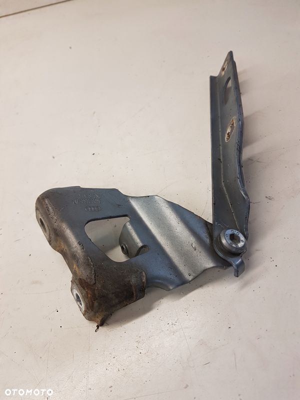 ZAWIAS MASKI PRAWY AUDI A4 B8 8K0823302D - 2