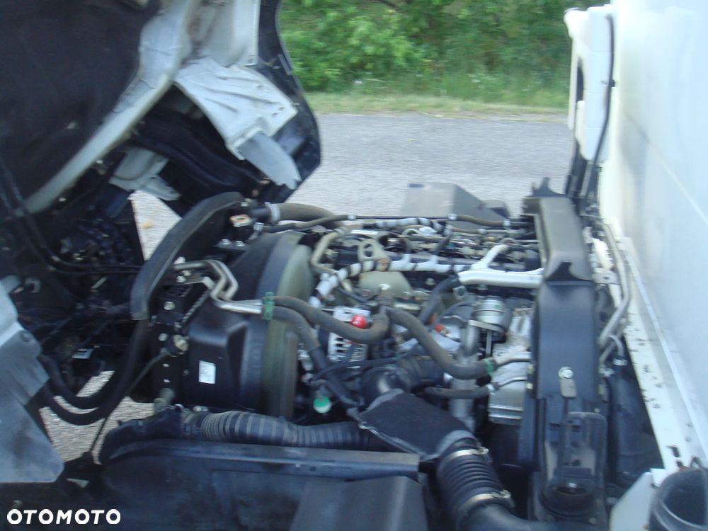 Nissan NT 500 - 21