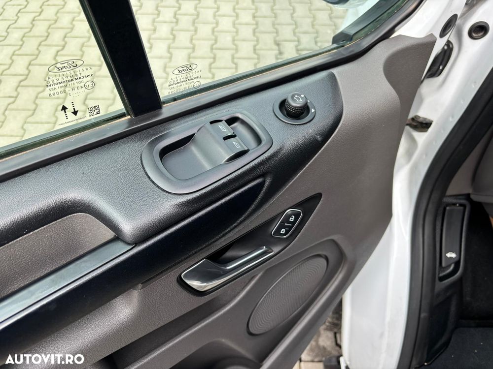 Ford TRANSIT CUSTOM - 26