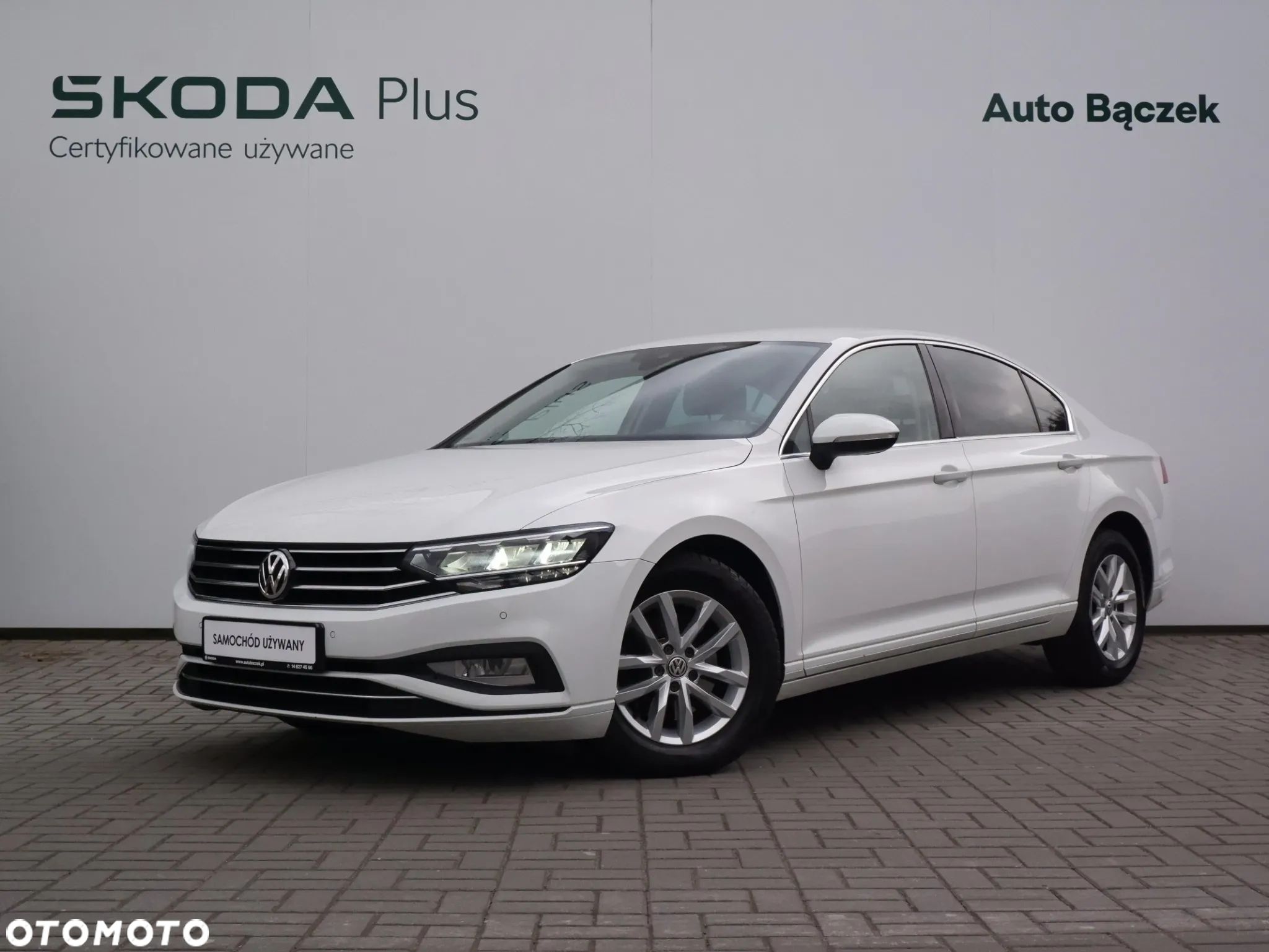 Volkswagen Passat - 1