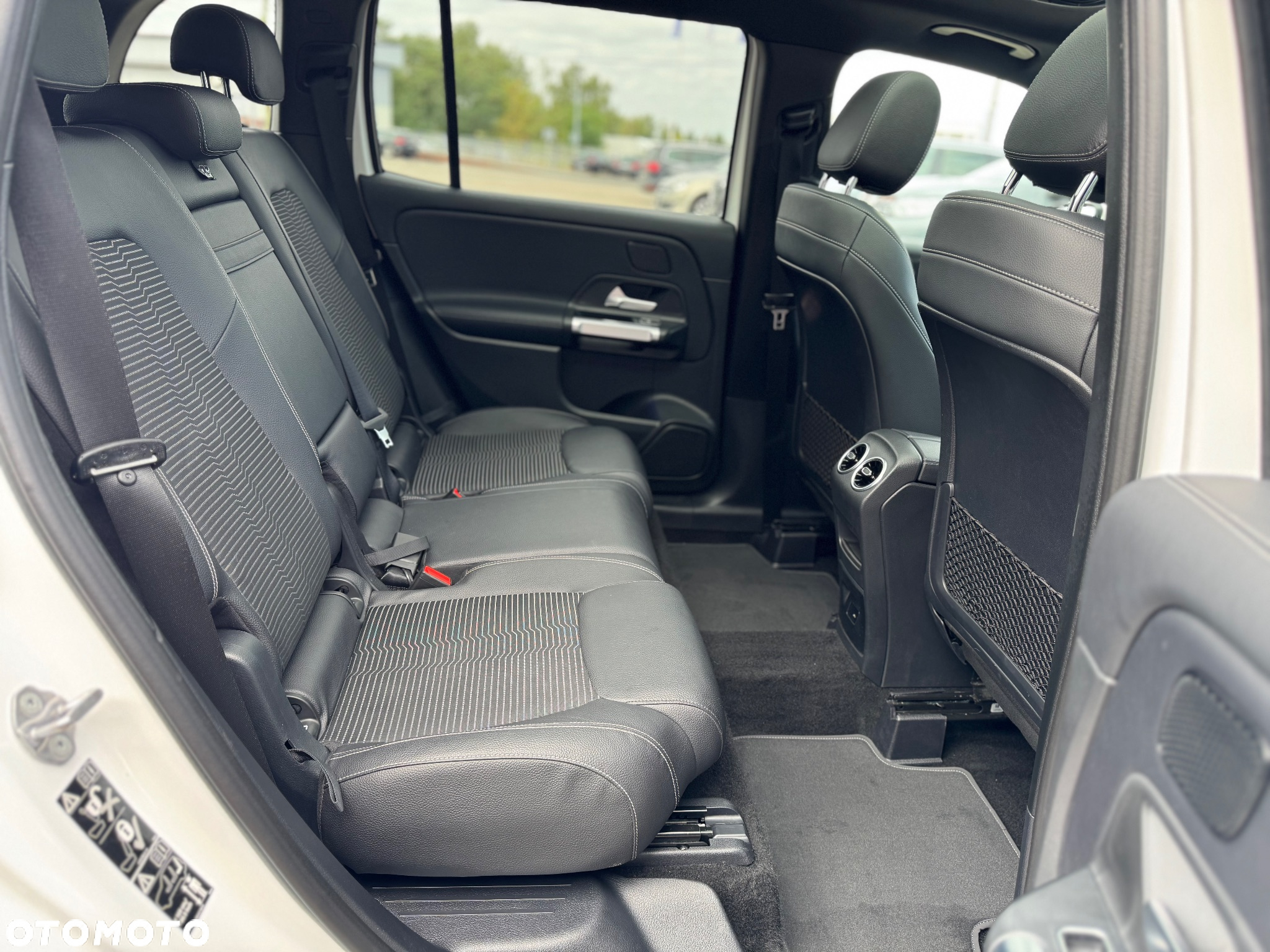 Mercedes-Benz GLB 200 d 4Matic 8G-DCT Special Edition - 36