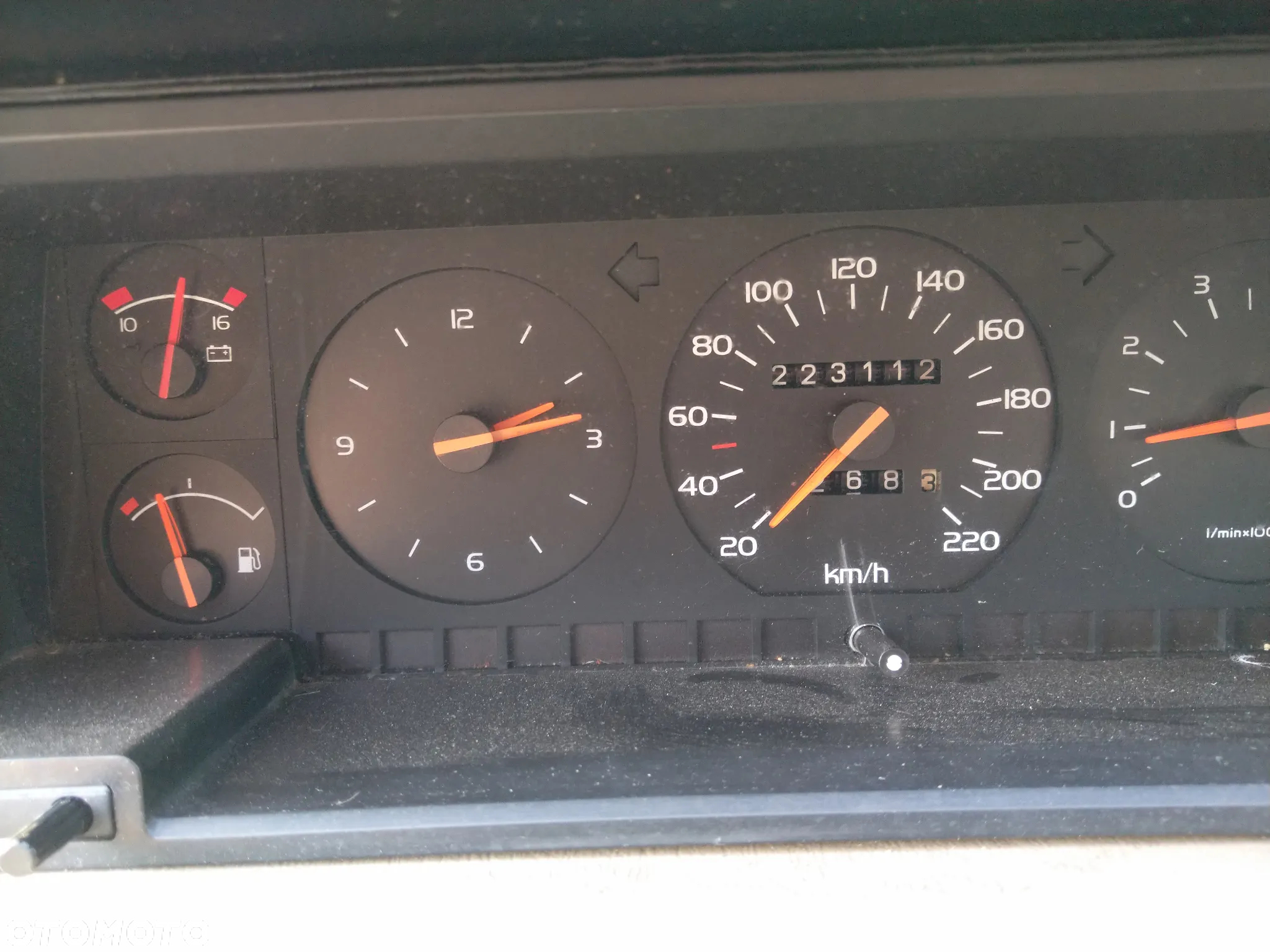 Volvo Seria 700 - 23