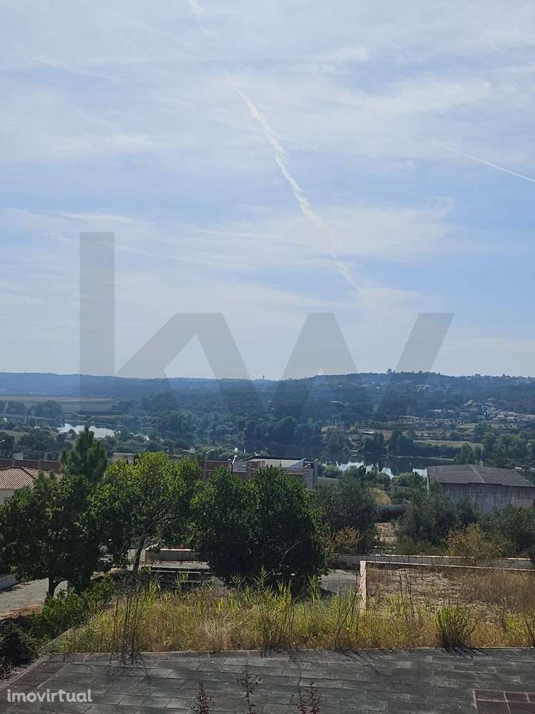 Terreno Urbano de 371m2 (Lote 69) para construção de moradia geminada - Grande imagem: 3/8