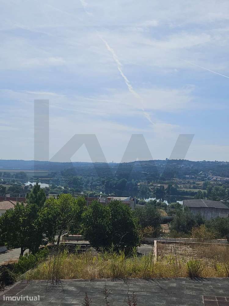 Terreno Urbano de 371m2 (Lote 69) para construção de moradia geminada - Grande imagem: 3/8