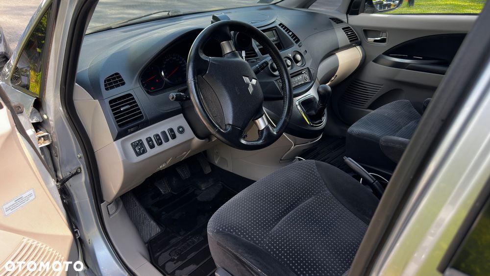 Mitsubishi Grandis 2.4 Intense (lea) - 20