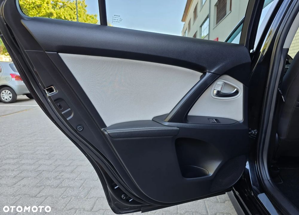 Toyota Avensis - 19