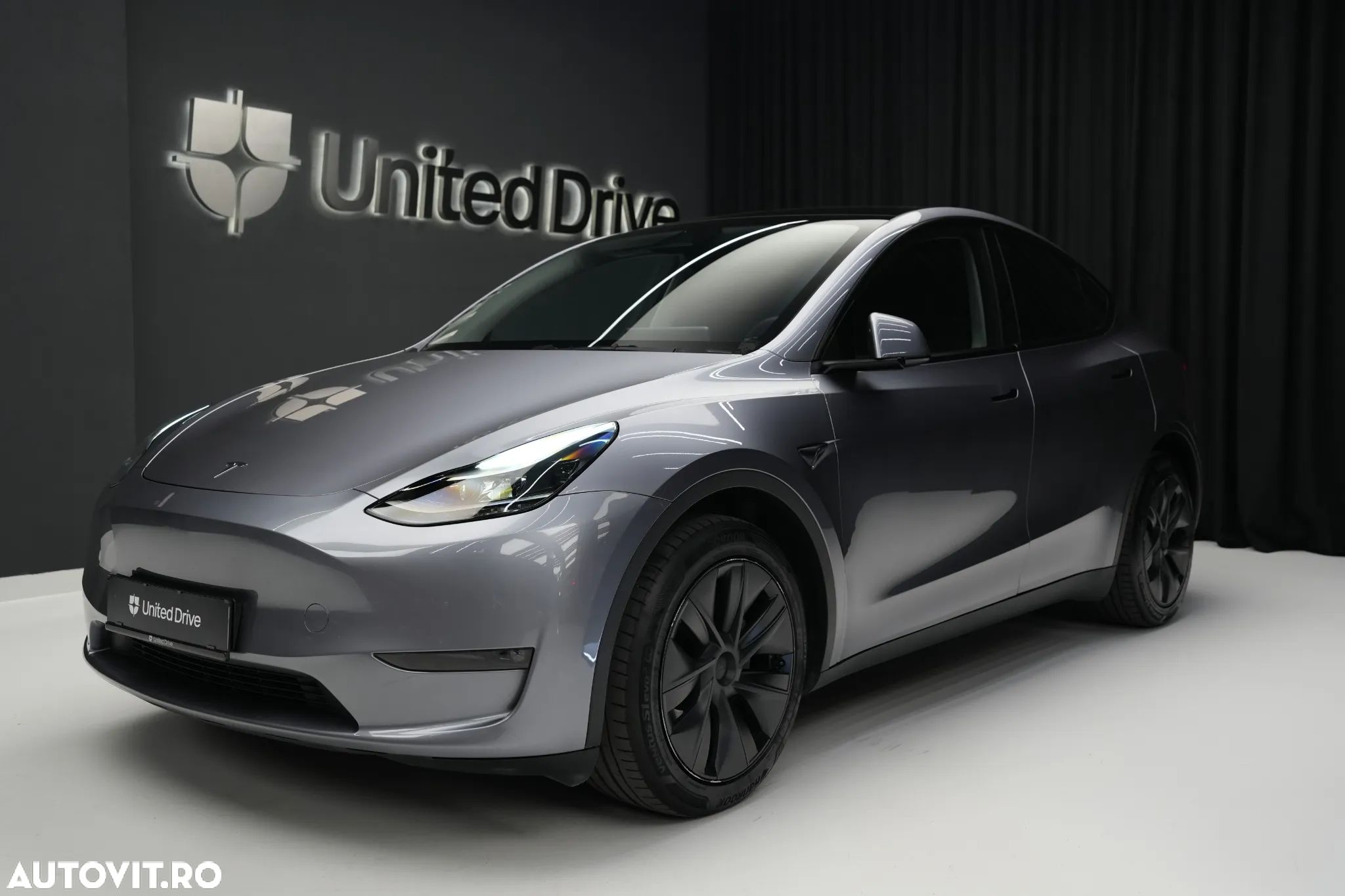 Tesla Model Y AWD Long Range - 1