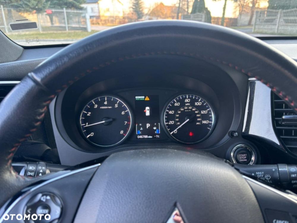Mitsubishi Outlander - 12