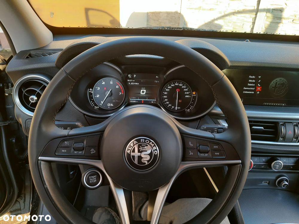 Alfa Romeo Stelvio 2.0 Turbo 16V AT8-Q4 Executive - 26