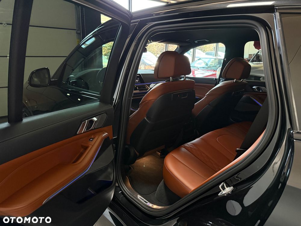 BMW X5 M M50i - 24