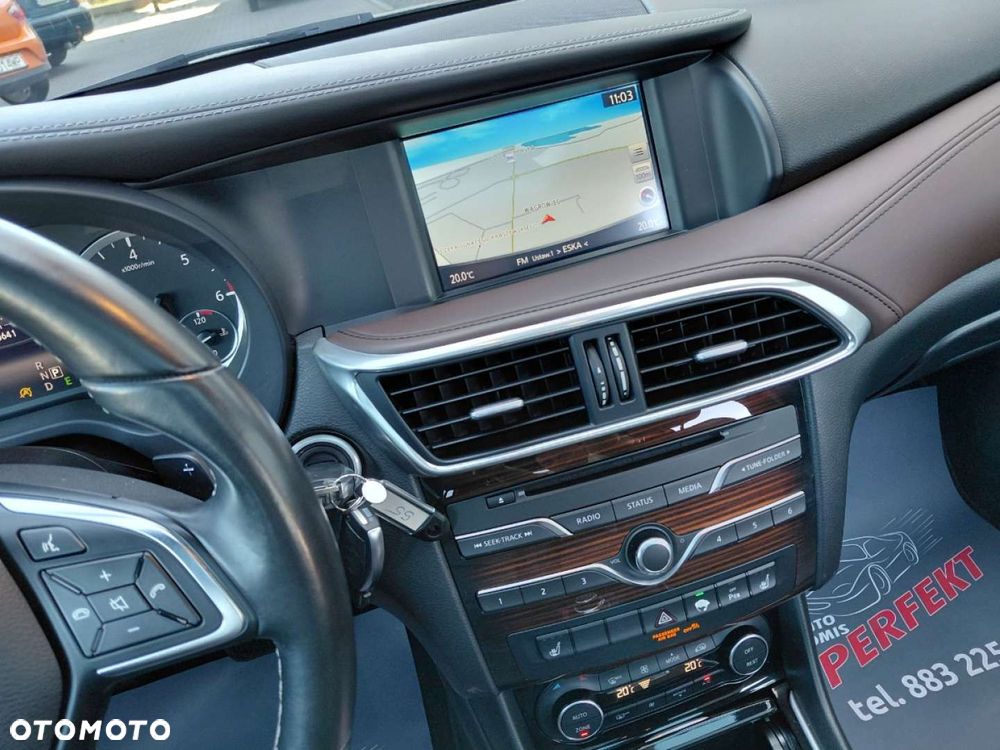 Infiniti Q30 - 23