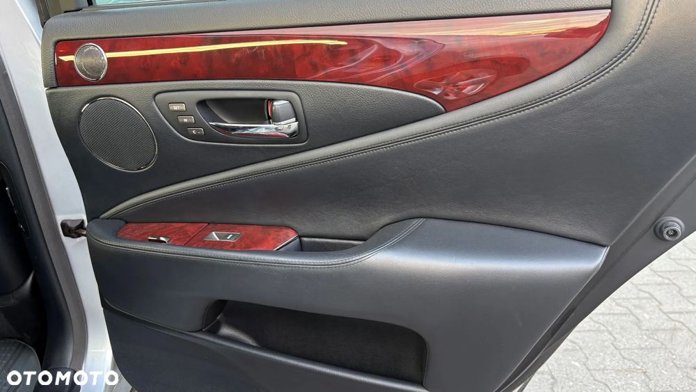 Lexus LS 460 Prestige - 27