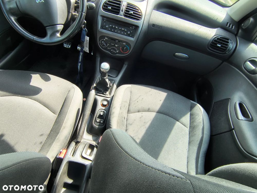 Peugeot 206 75 JBL - 11