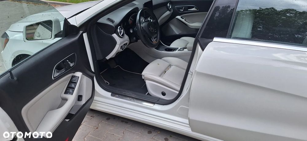 Mercedes-Benz CLA 250 7G-DCT Peak Edition - 14
