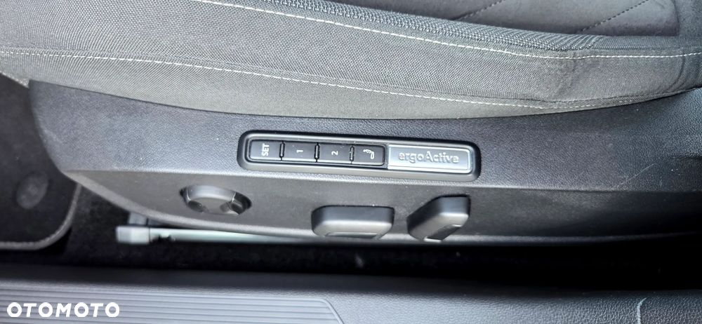 Volkswagen Golf 1.5 eTSI OPF DSG Style - 16