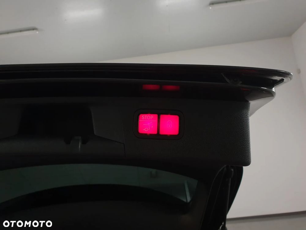 Mercedes-Benz Klasa E 300 de 4Matic 9G-TRONIC AMG Line - 36