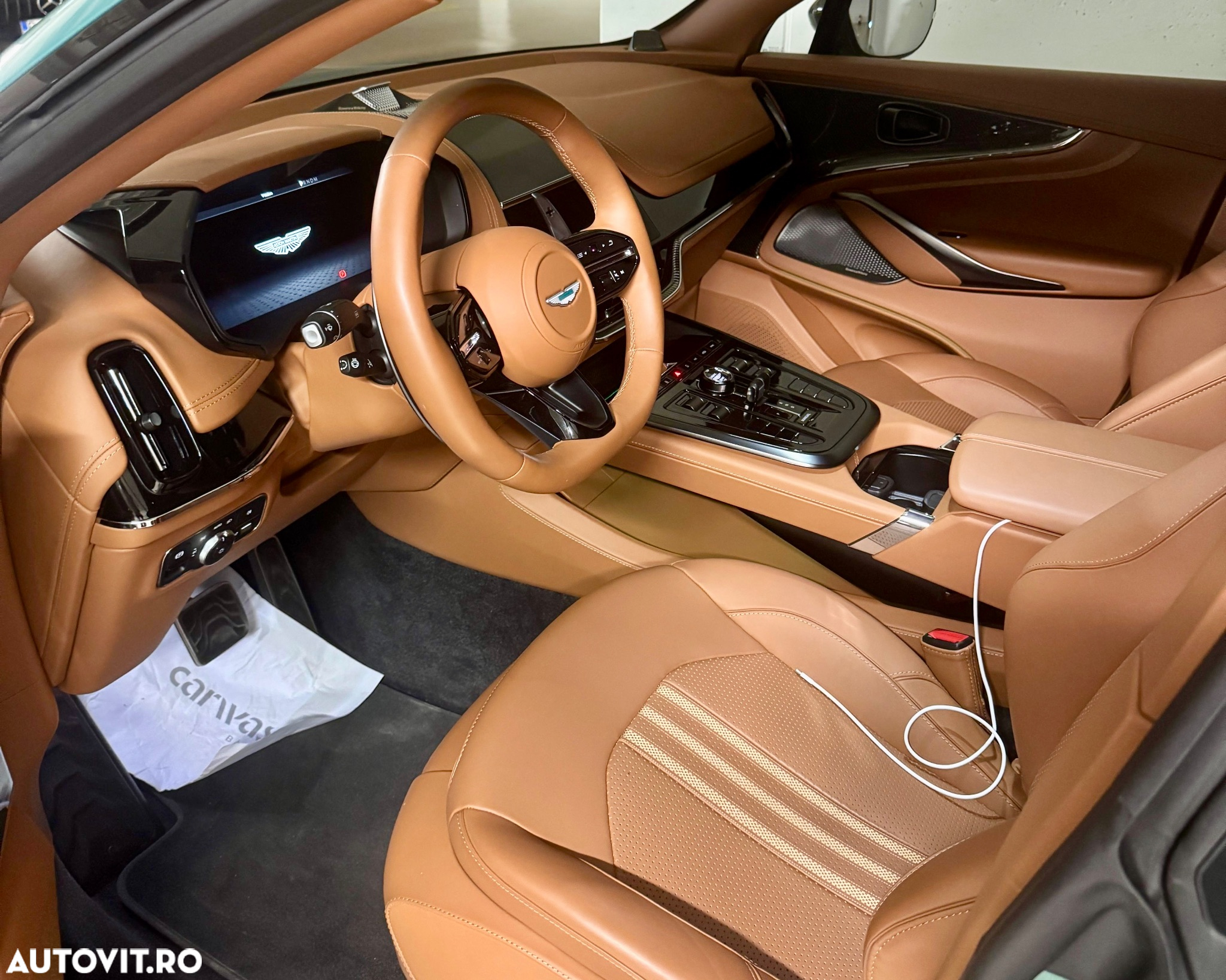 Aston Martin DBX - 7