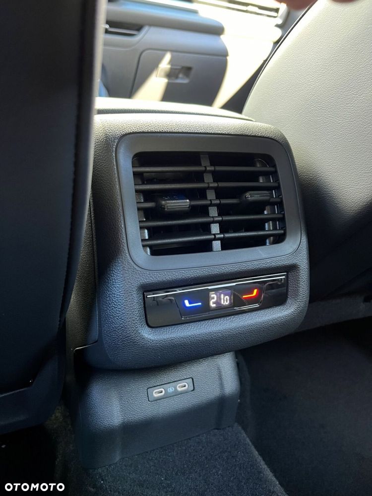 Volkswagen T-Roc 1.5 eTSI R-Line DSG - 12