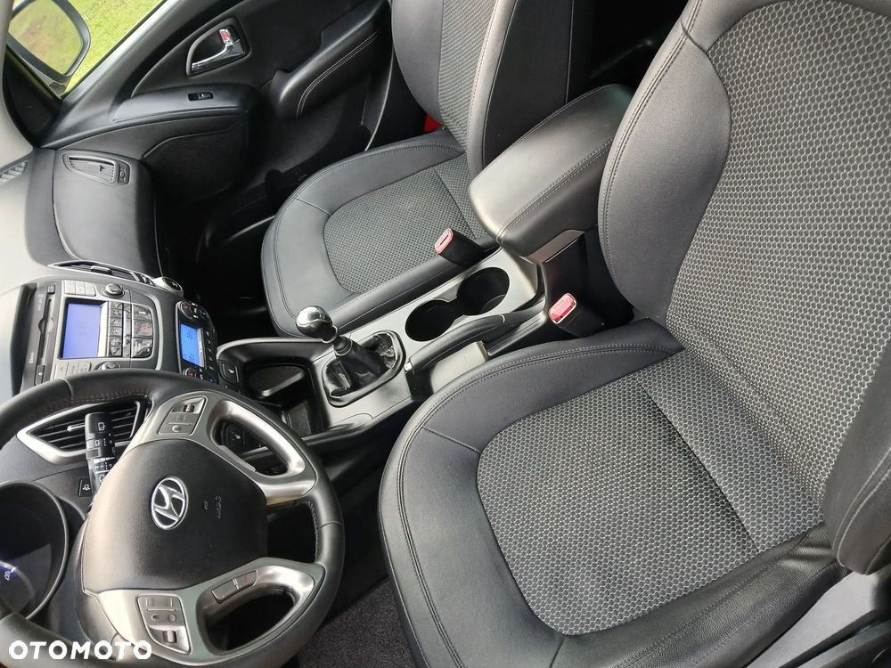 Hyundai ix35 1.7 CRDi 2WD blue Finale Gold - 12