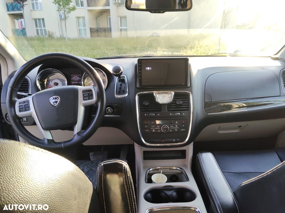 Lancia Voyager - 6