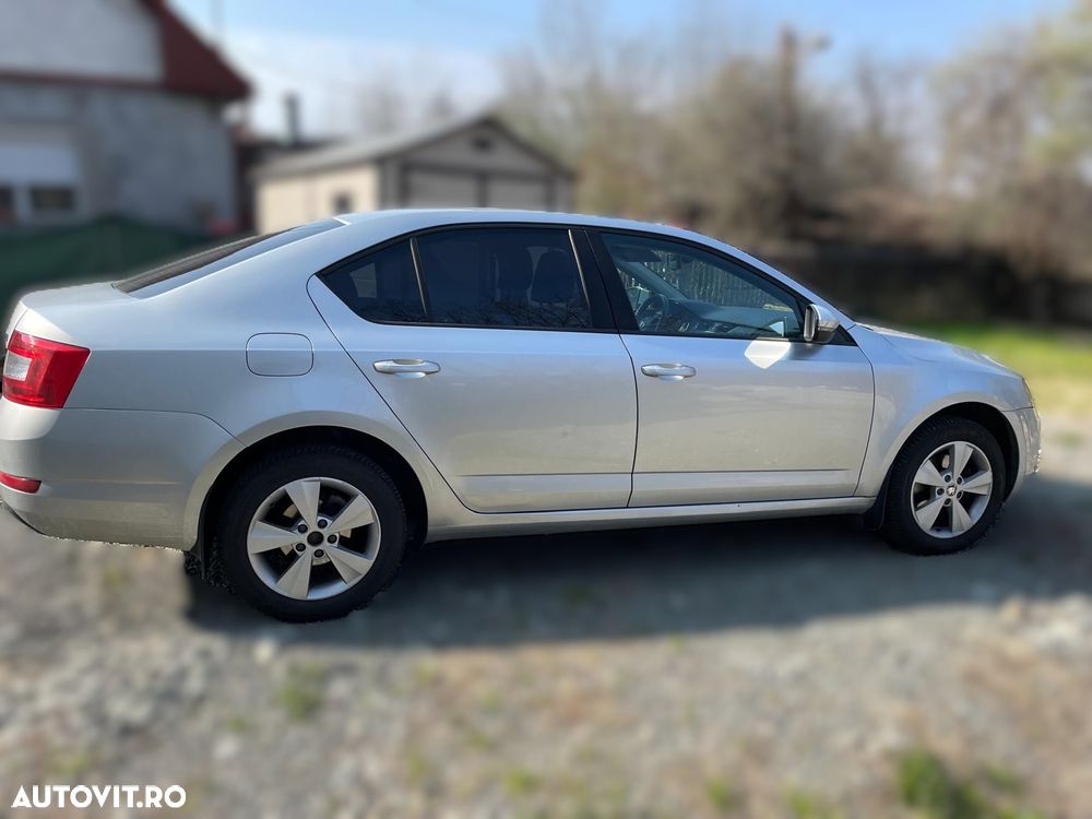 Skoda Octavia 2.0 TDI ELEGANCE DSG - 4