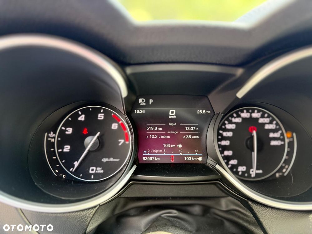 Alfa Romeo Stelvio - 8