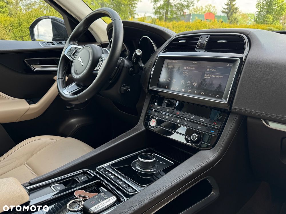 Jaguar F-Pace 25t AWD Prestige - 7