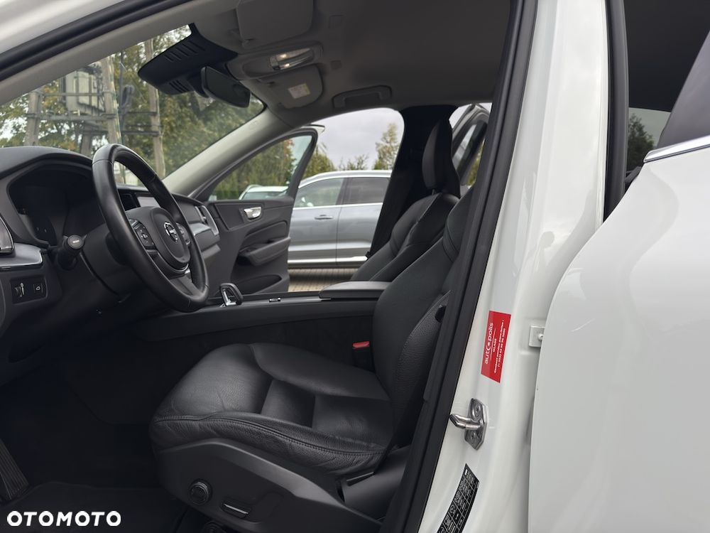 Volvo XC 60 B4 D AWD Geartronic Momentum Pro - 29