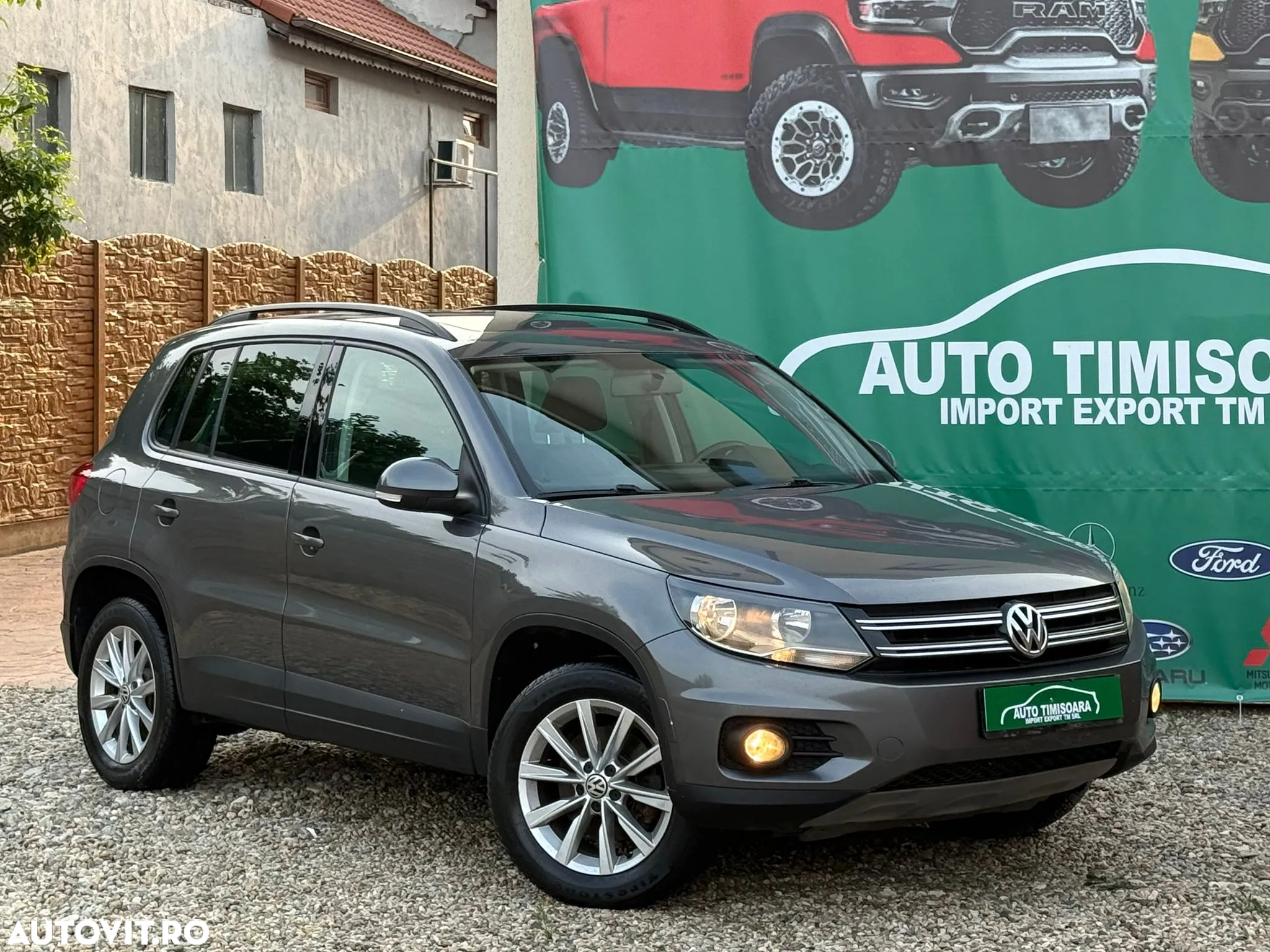 Volkswagen Tiguan - 2
