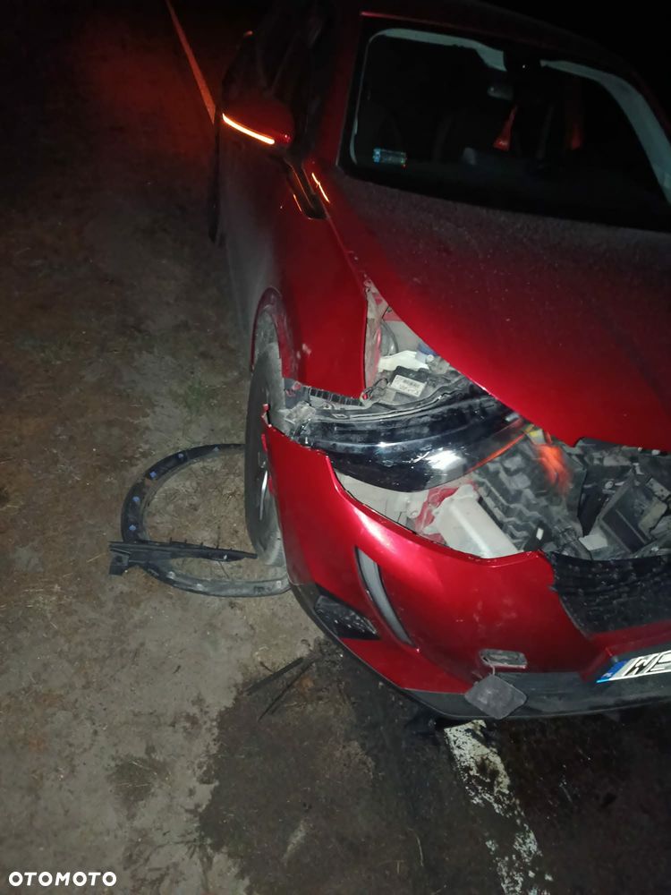 Peugeot 2008 1.2 PureTech Allure S&S EAT8 - 10