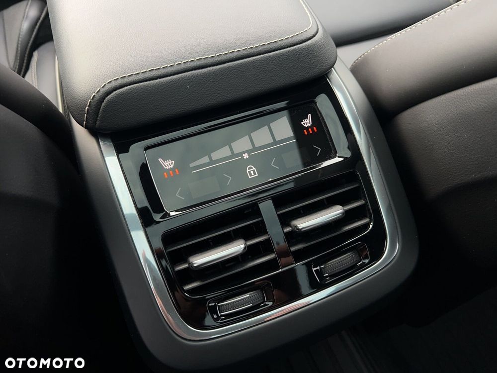 Volvo XC 60 B5 D AWD Ultimate Dark - 20