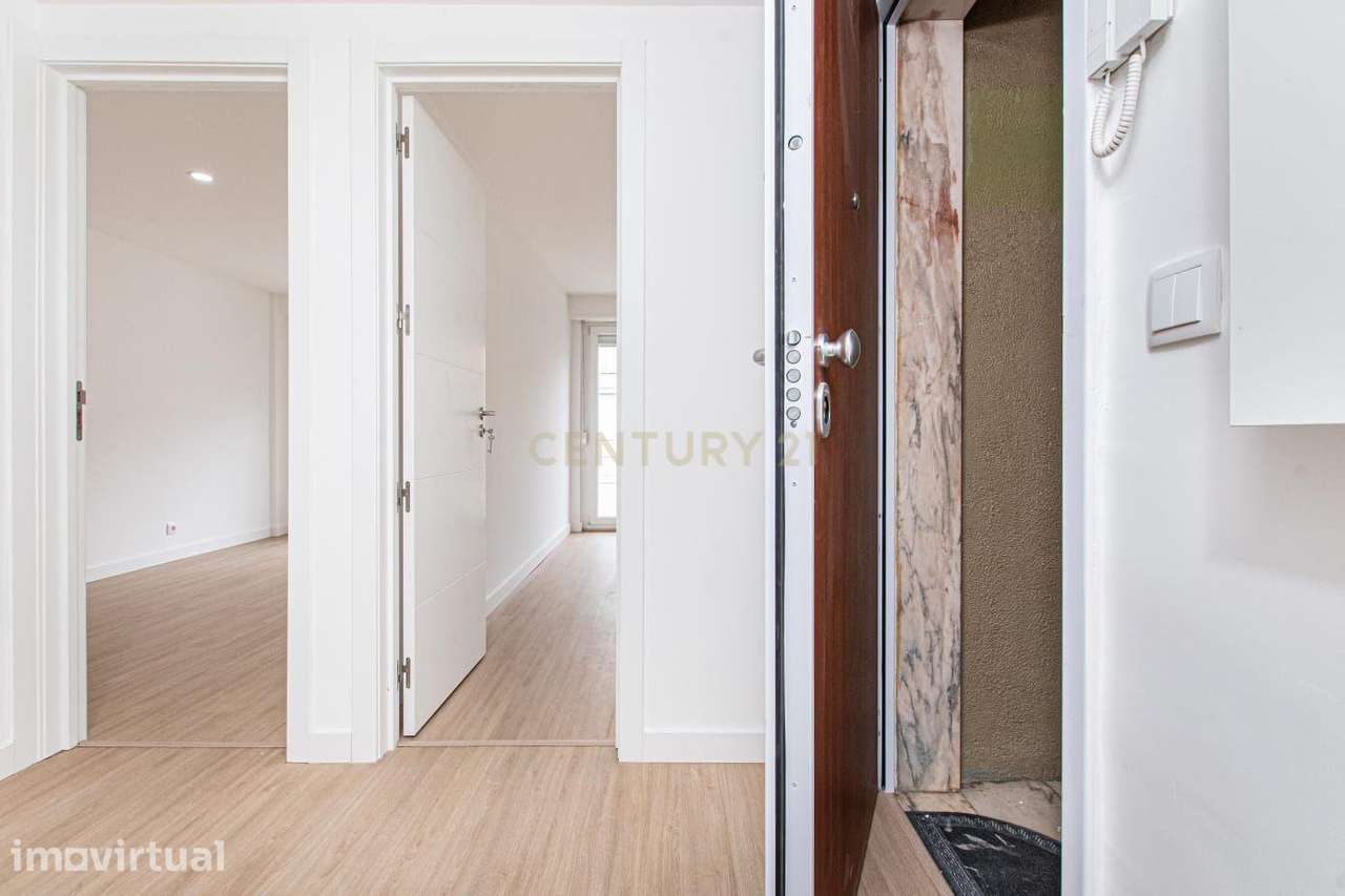 T2 na Amadora com renovação a estrear, em prédio totalmente reabilitad - Grande imagem: 3/17