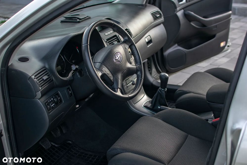 Toyota Avensis - 30