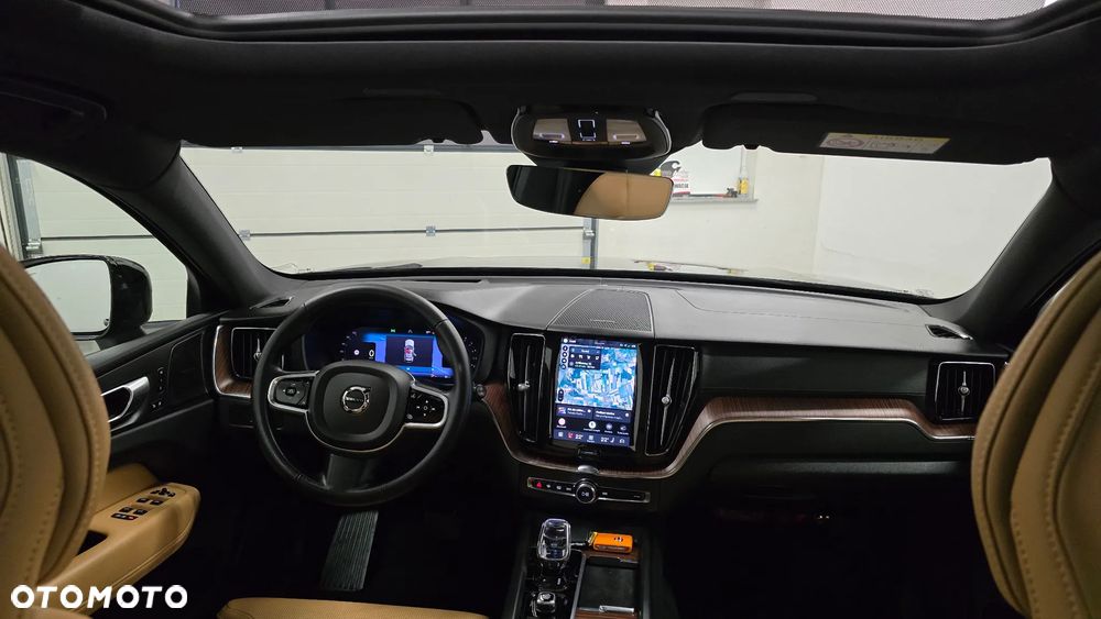Volvo XC 60 B4 D AWD Plus Dark - 19
