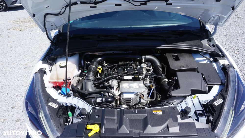 Ford Focus 1.0 EcoBoost Start-Stopp-System ST-LINE DESIGN - 32