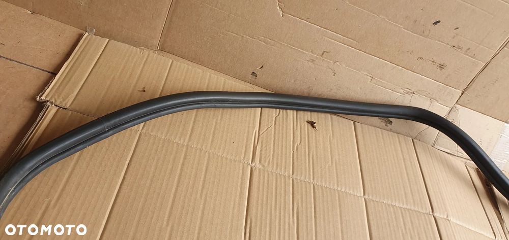 Uszczelka klapy bagażnika Audi A4 B7 Kombi 8E9827705P - 5