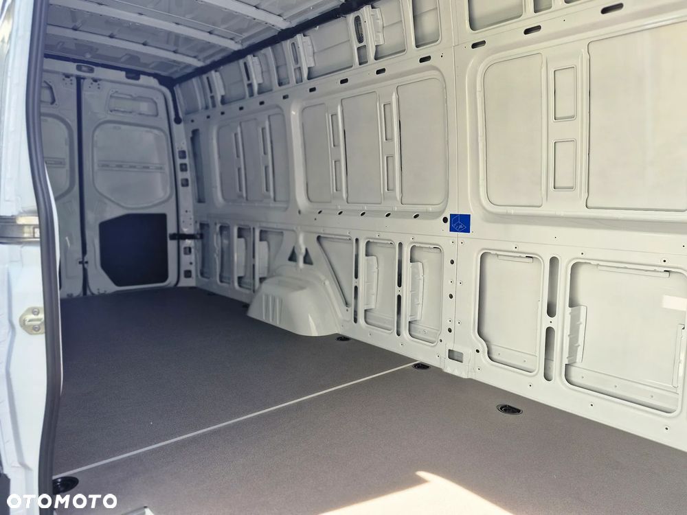 Mercedes-Benz Sprinter - 8
