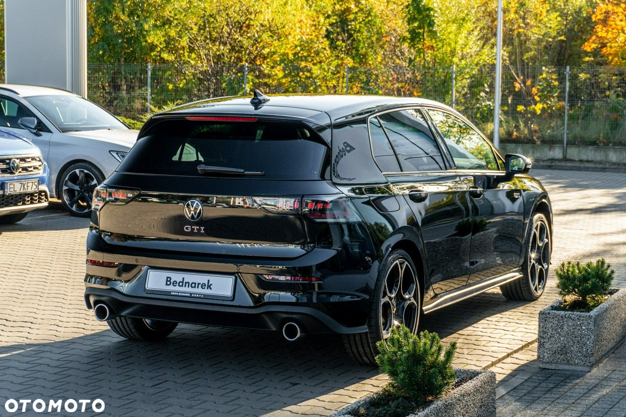 Volkswagen Golf - 10