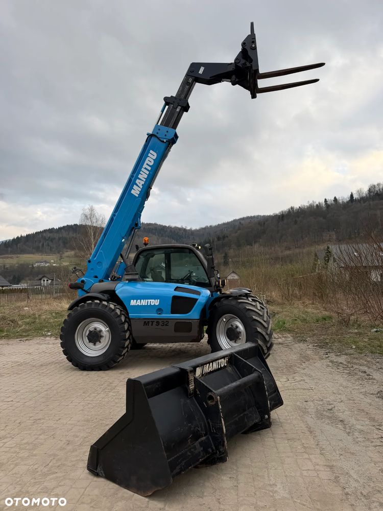 Manitou MT932 Ładowarka Teleskopowa dźwig wózek 9m. UDŹWIG 3,2 tony. Przebieg 2760 MTG jak Nowa z SALONU 2014rok z Norwegii z Gospodarstwa rolnego. Silnik PERKINS 100km. Serwisy w Dekra! Widły i łyżka. Ani deka luzu czy wycieku. OKAZJA! Jazda REWERS + 4 biegi. Skręt 3 tryby. - 35