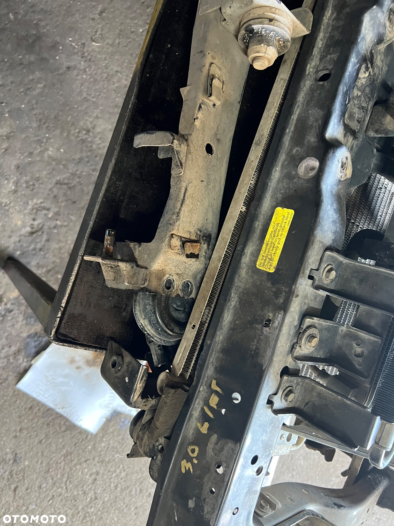 Pas przedni z chłodnicami Nissan Navara d40 lift 3.0 v6 bez chłodnicy wody - 2