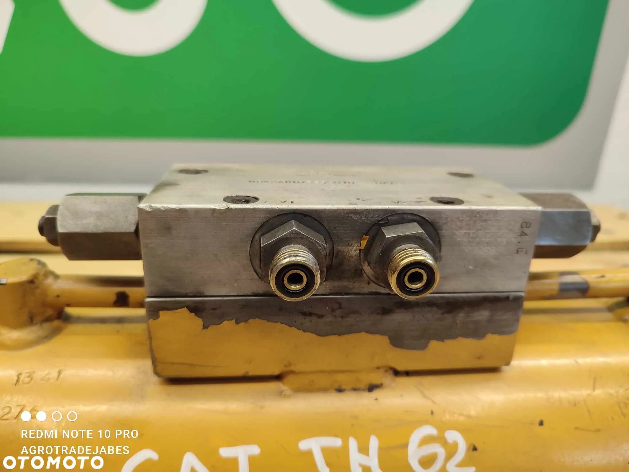 Siłownik poziomowania osi CAT TH 63 - 6