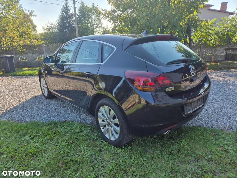 Opel Astra 1.6 Turbo Cosmo - 27